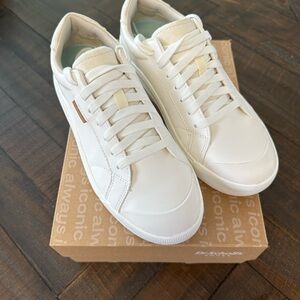 White Dr Scholl’s Sneakers Sz 8.5